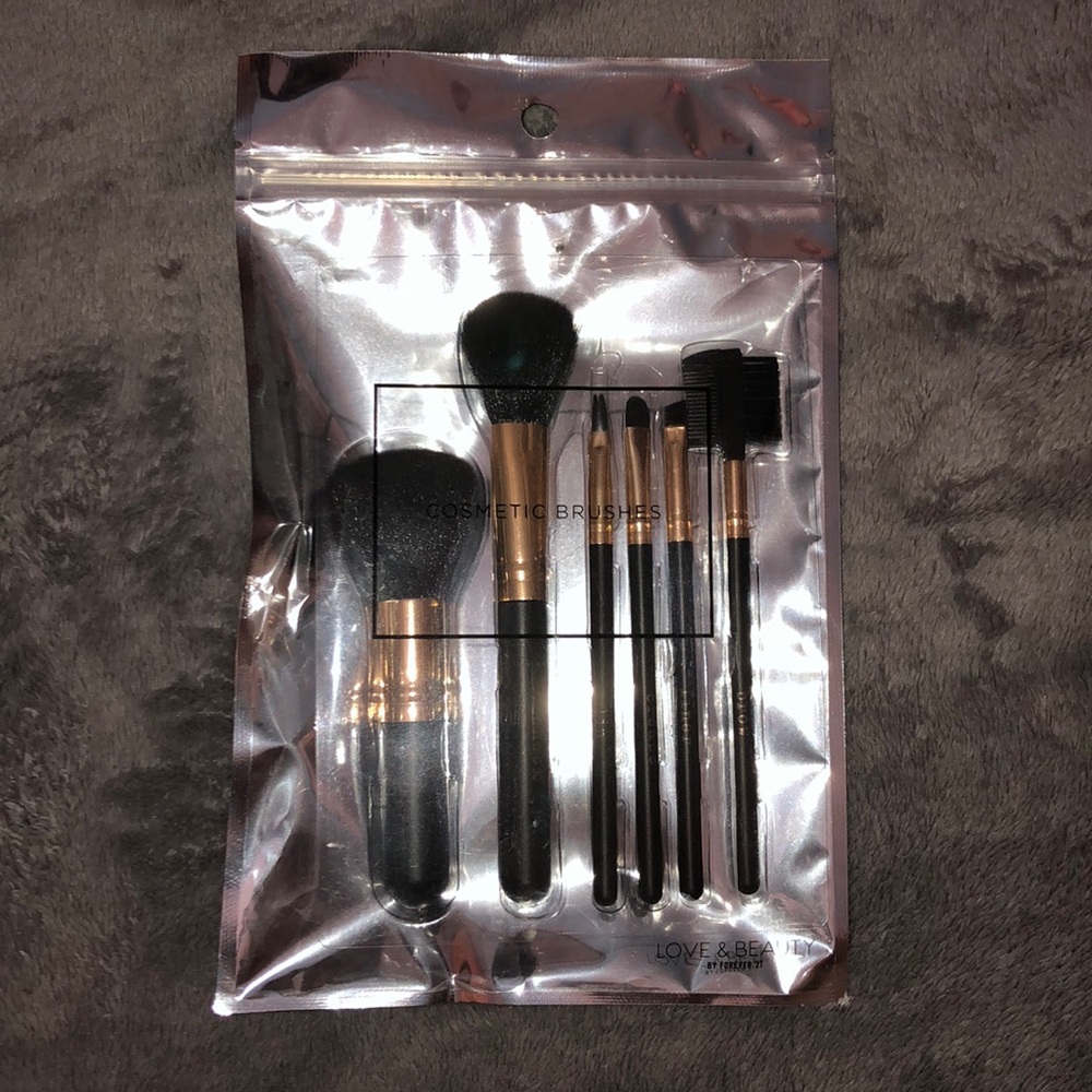 NWT FOREVER 21 Cosmetic Brushes⭐️